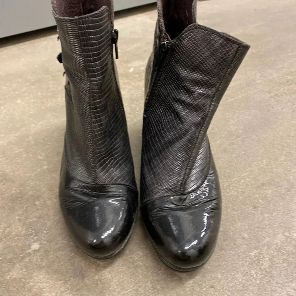 Jose Saenz booties - Picture 2 of 10